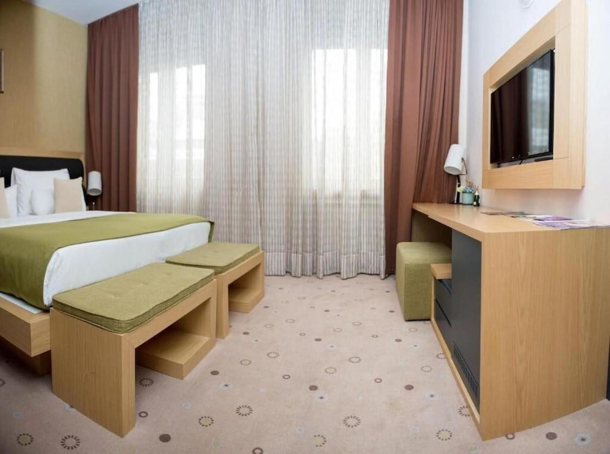 Atera Business Suites Belgrado Habitación foto